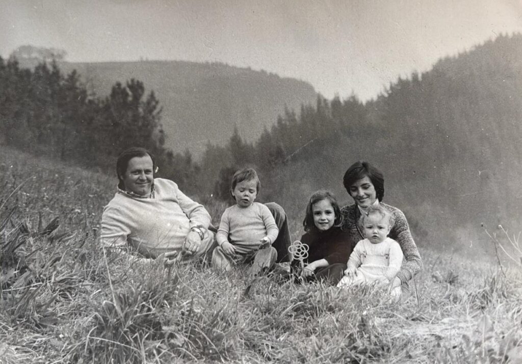 Fernando Zabálburu acompañado de su familia./Fuente: Elaboración propia.